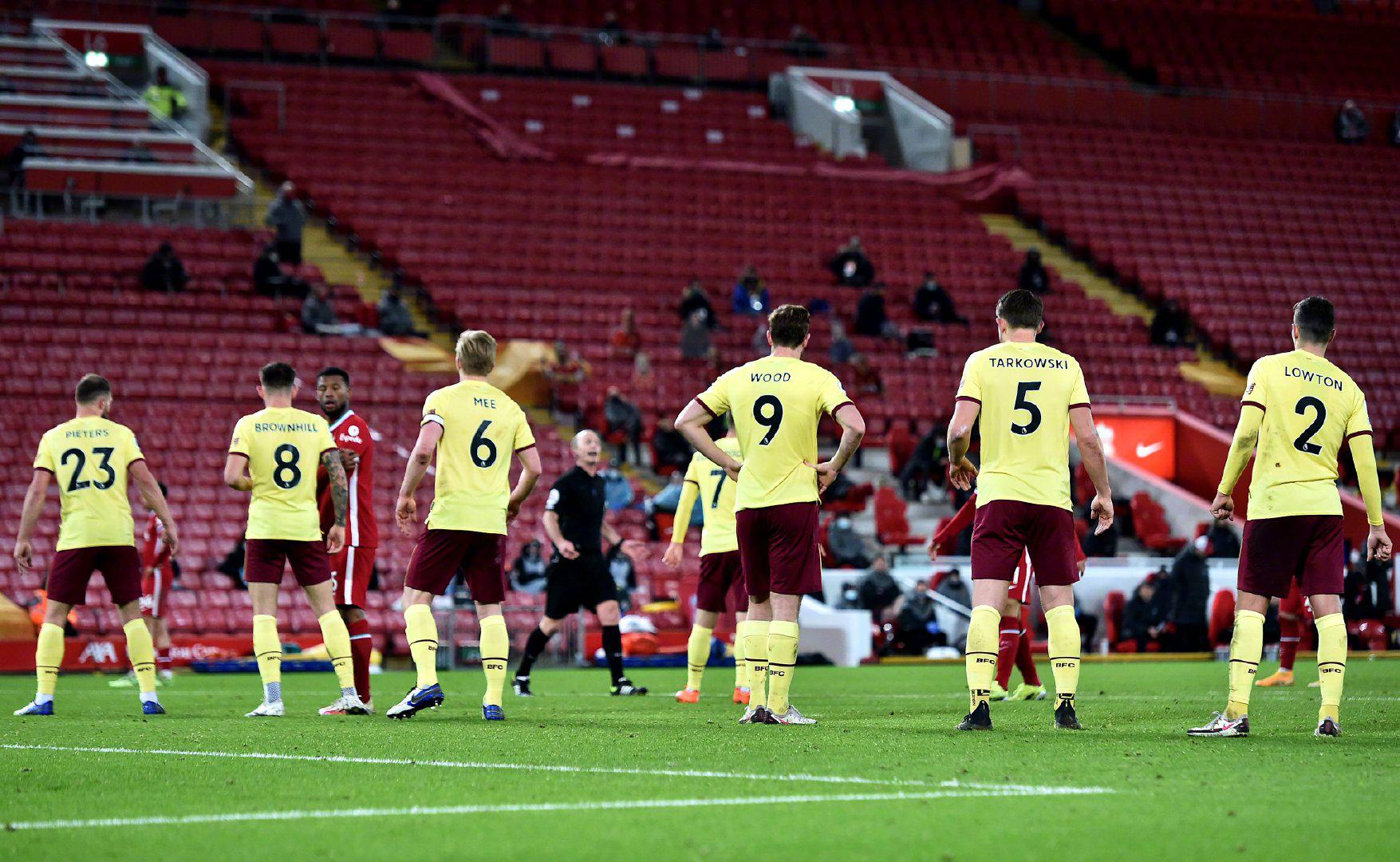 及整个泳队 及整个泳队